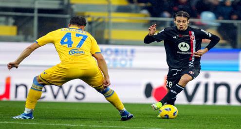 مونزا يقتنص فوزا مثيرا من فروسينوني بالدوري الإيطالي